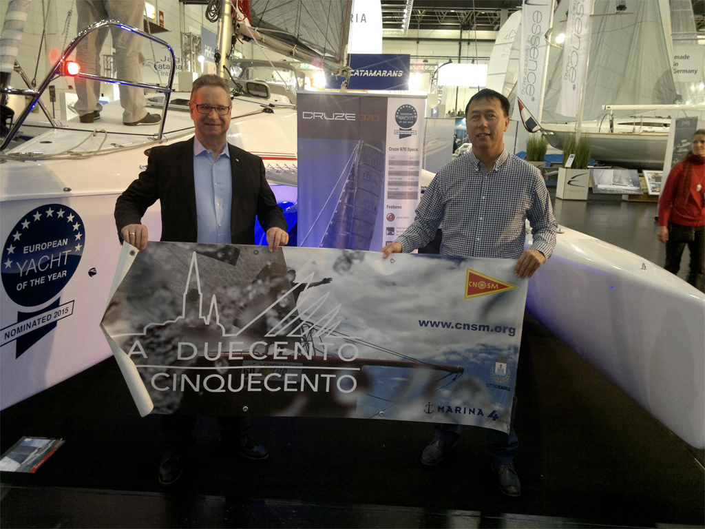 Richard Müller (Geschäftsführer Erwin Sattler Uhren) & Kresimir Secak (CEO Corsair Marine Int'l) mit La Duecento Poster